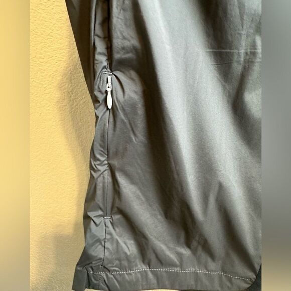 NWT J. Lindeberg Men’s Ash Black Light Packable Full Zip Vest - Size Small - Picture 7 of 13